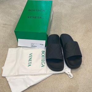Bottega Veneta black rubber slider sandal